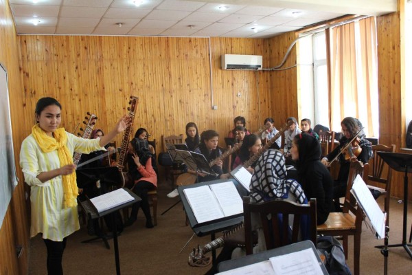 La Orquesta Zohra: enseñando a las jóvenes a tocar la música de sus sueños en Afganistán