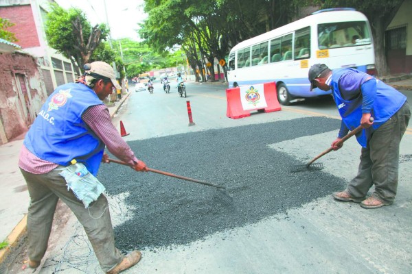 Retoman operativos de bacheo