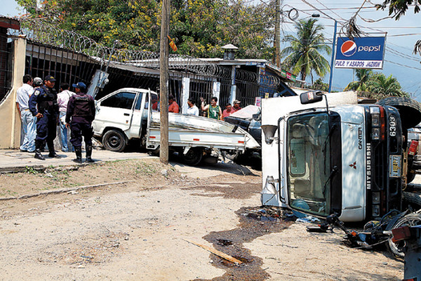 Cuatro personas heridas deja quíntuple colisión en San Pedro Sula