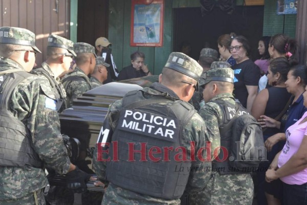 FOTOS: Entre lágrimas y dolor, despiden a policías caídos en fuga de 'El Porky'