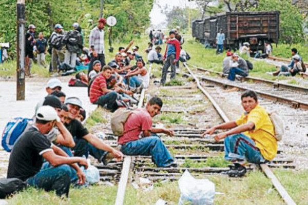 México: Fuera 500 agentes migratorios