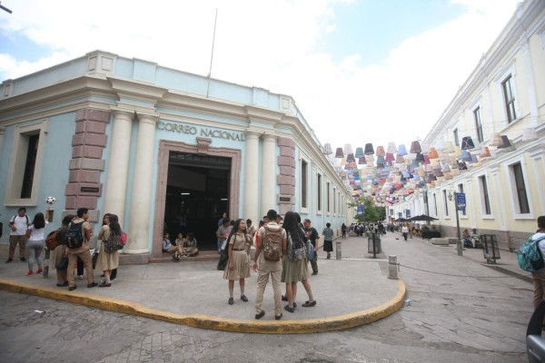 Tras 140 años, el Correo Nacional se resiste al olvido