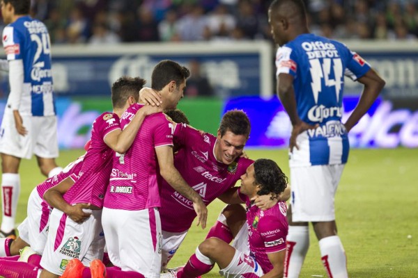 León retiene la corona mexicana