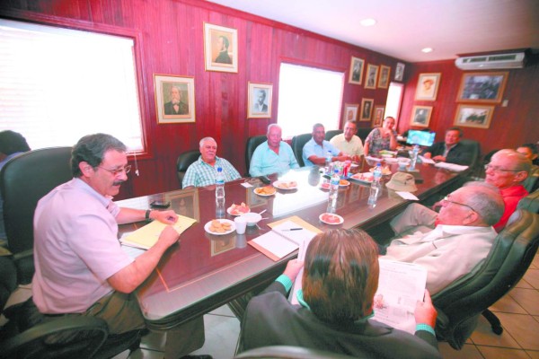 Liberales están divididos; Pinu en contra de PM