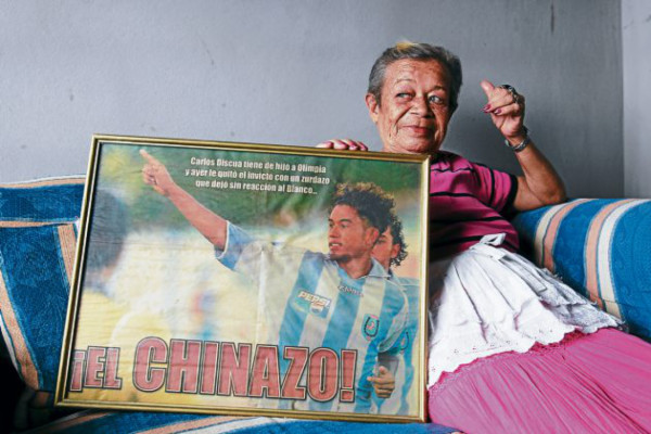 'Es un hijo especial”, comenta entre lagrimas de felicidad la madre del Chino Discua