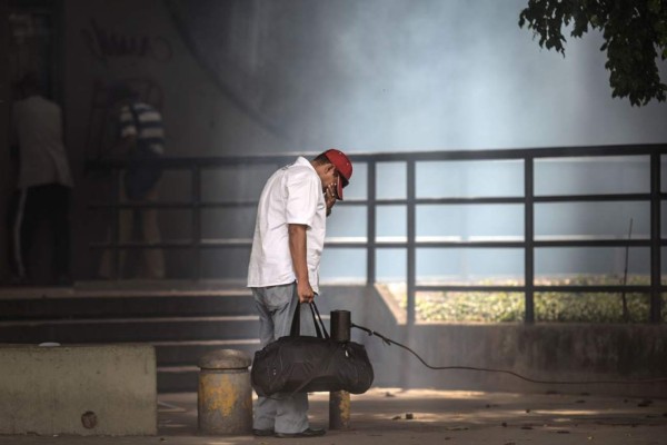 'Plantón' de la oposición venezolana es frustrado con lacrimógenas y perdigones