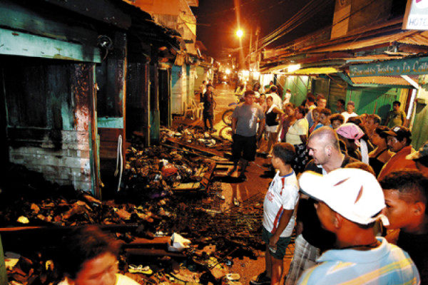 Incendio en mercado San Isidro de La Ceiba