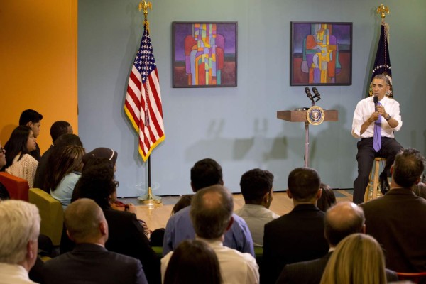 Obama pide a los inmigrantes registrarse para evitar deportaciones