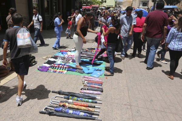 La Policía Nacional recupera el orden en el Paseo Liquidámbar