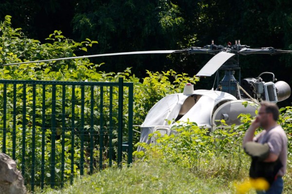 FOTOS: Así fue el escape de película de un reo a bordo de un helicóptero desde una cárcel en París