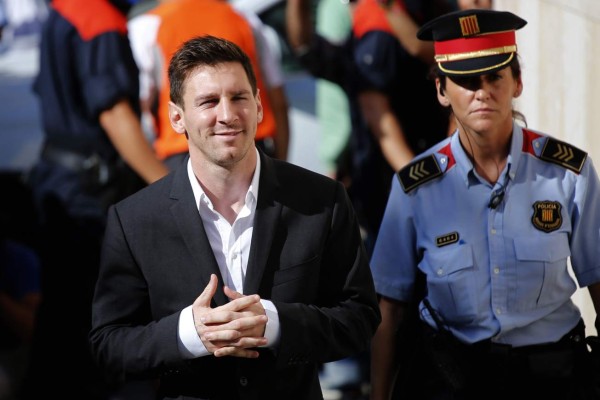 Delantero del Barça Leo Messi condenado a 21 meses de cárcel por fraude fiscal&nbsp;&nbsp;