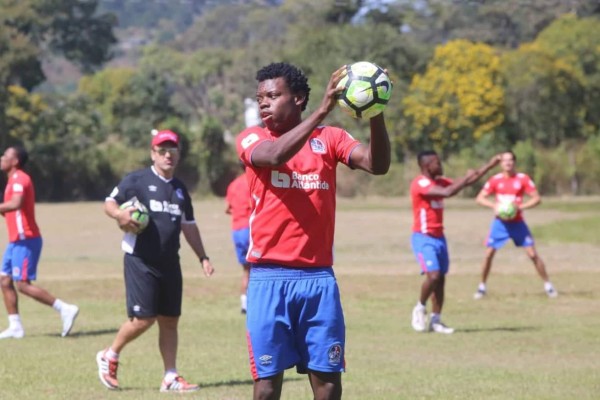 Así estuvo el entrenamiento de Olimpia sin Manuel Keosseián en Siguatepeque