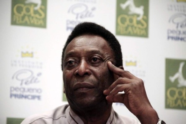 Pelé es hospitalizado por fuerte malestar estomacal