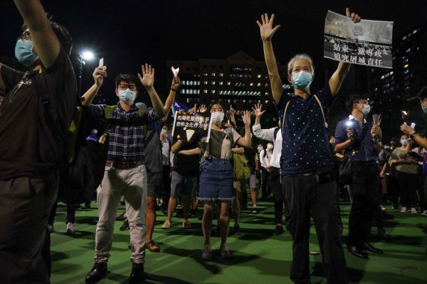 Con velas y en silencio, Hong Kong sale a las calles para recordar la masacre de Tiananmen&nbsp;&nbsp;