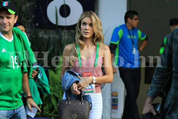 Verónica Montes, 'La Condesa' en 'El Señor de los Cielos', se roba las miradas en el duelo México vs Honduras