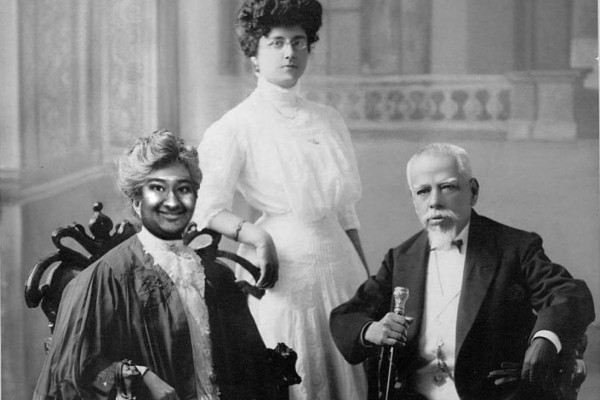 Los mejores memes de Marlen Orozco, la chica que tiene fotos con todos los famosos