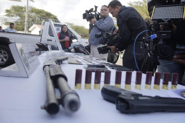 Armas, fajos de billetes y drogas: los decomisos a banda 'El Cosme'