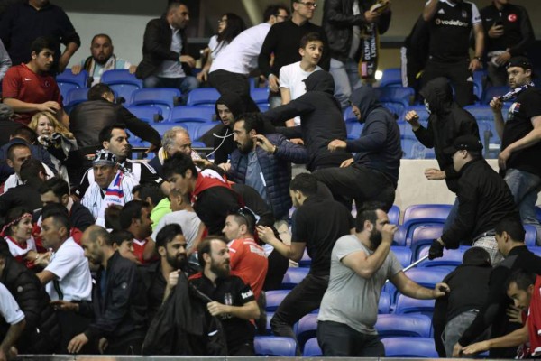 La UEFA abre procedimiento disciplinar al Lyon por incidentes en la Europa League&nbsp;&nbsp;