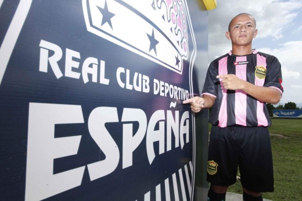 El pequeño Roberto Carlos del Real España