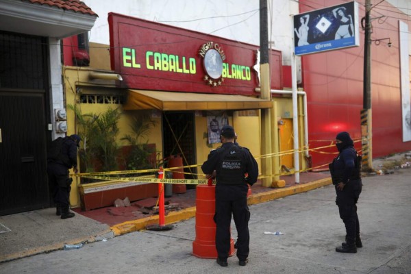 Las fuertes imágenes de la masacre en un bar en México; dejó 28 muertos