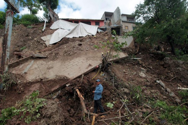 Damnificados piden ayuda para reconstruir sus hogares