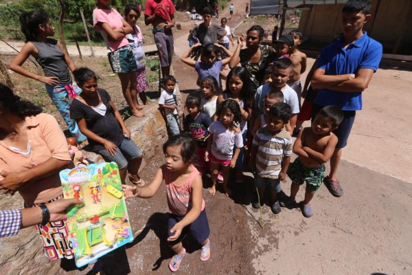Dibujamos las primeras cien sonrisas en los niños de la capital