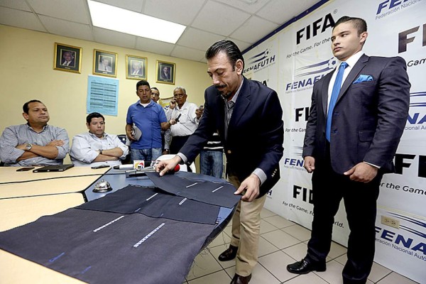 Uno de estos será el traje formal de la Selección de Honduras