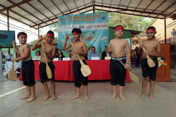 Arte y estusiasmo infantil en la 21 de octubre