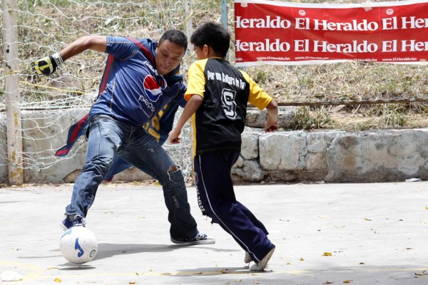 Motagua visita escuela El Japón