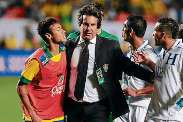 Arnold Peralta: 'Neymar es un jugador que hace teatro”