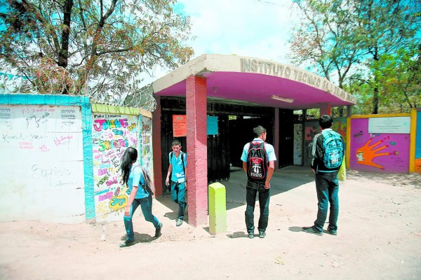 Honduras: Carencia de transporte nocturno afecta a unos 8,400 estudiantes