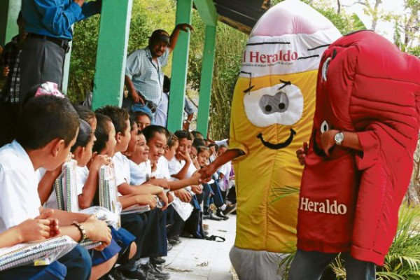 Cambiamos útiles por sonrisas en tres aldeas de El Paraíso