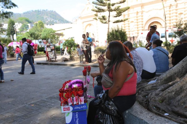 Ambiente festivo en el centro de Tegucigalpa con miras al Día de la Madre