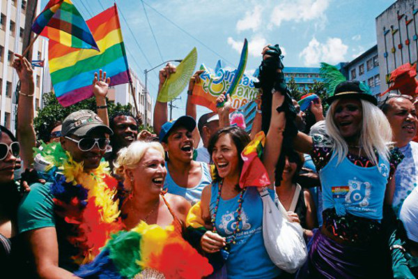 Mariela Castro defiende derechos de los gais sin serlo