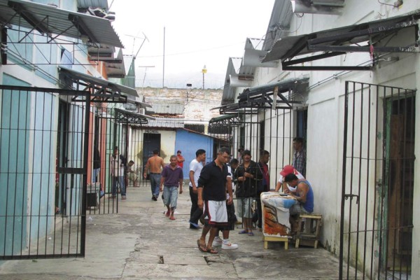 Excarcelarían a reos en fase terminal