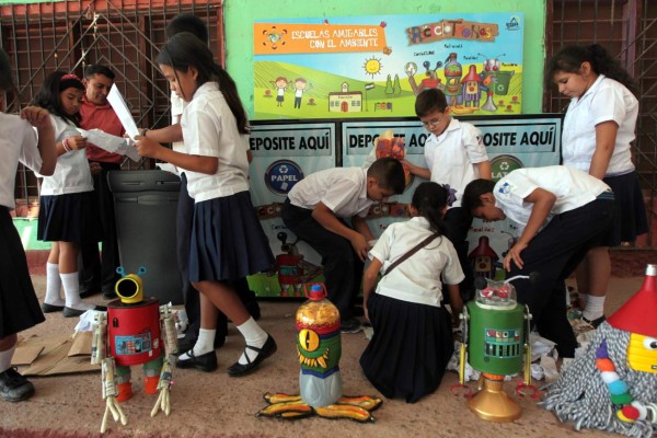 Aula por aula, niños comparten mensaje ambiental