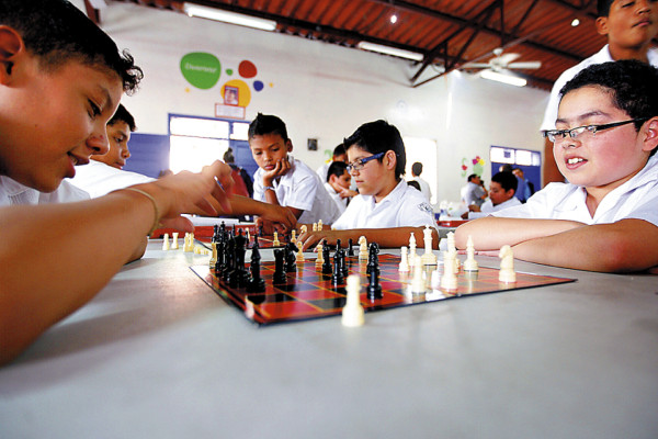 Con el ajedrez, niños mejoran aprendizaje