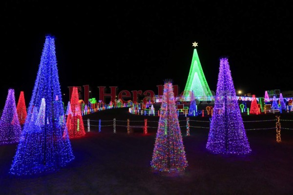 FOTOS: Luces, color y alegría en la Villa Navideña de Tegucigalpa