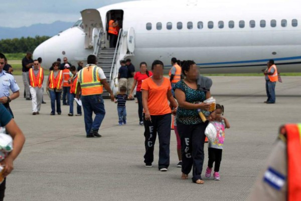 El gobierno espera la llegada de las familias