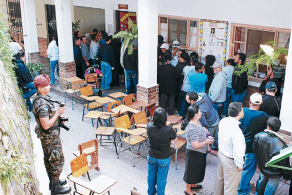 Concurrida fiesta democrática en las zonas turísticas