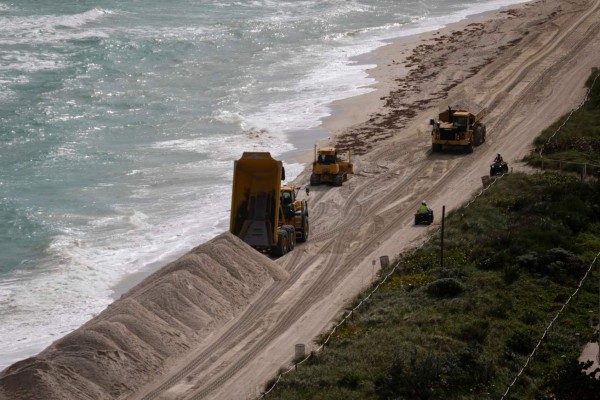 FOTOS: EEUU vierte arena en playas de Miami erosionadas por el cambio climático