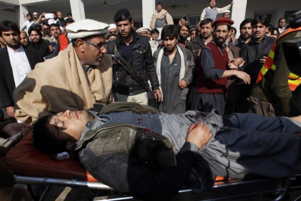 Al menos 21 muertos en ataque talibán contra universidad en Pakistán&nbsp;&nbsp;