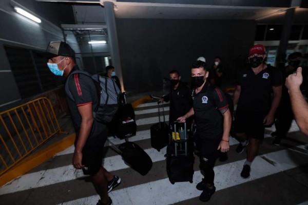 Locura desató Olimpia al arribar al aeropuerto Ramón Villeda Morales  