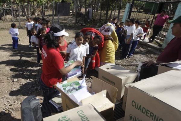 Matriculamos a dos niños en San Román