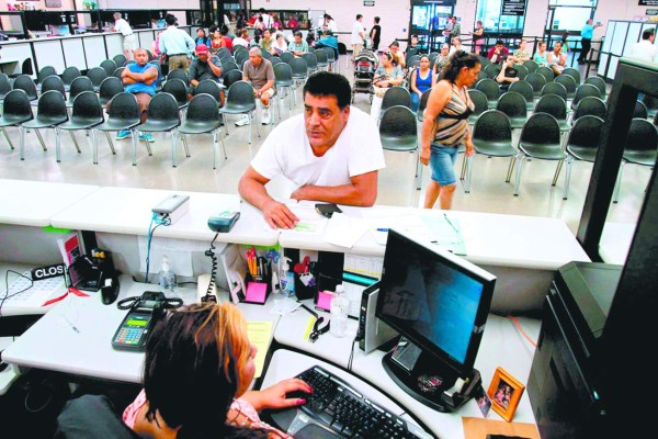 Partida y pasaporte bastarán para licencias