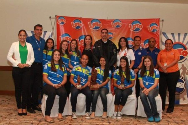 Loto da bienvenida a Selección de Baloncesto Sub -15