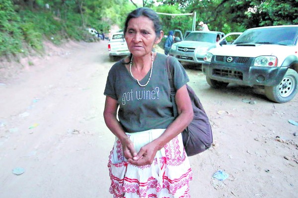 Familiares se aferran a promesa de mineros de rescatar cuerpos