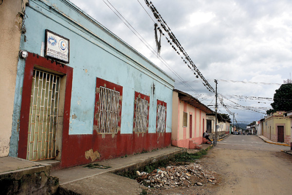 Buscan rescatar antiguo edificio en El Paraíso