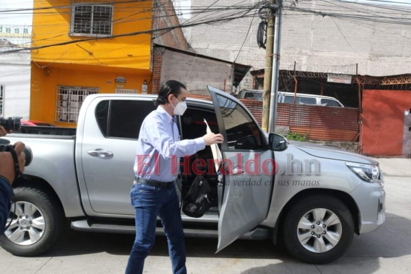 FOTOS: Sin pronunciar palabra, así llegó Marco Bográn a la Atic