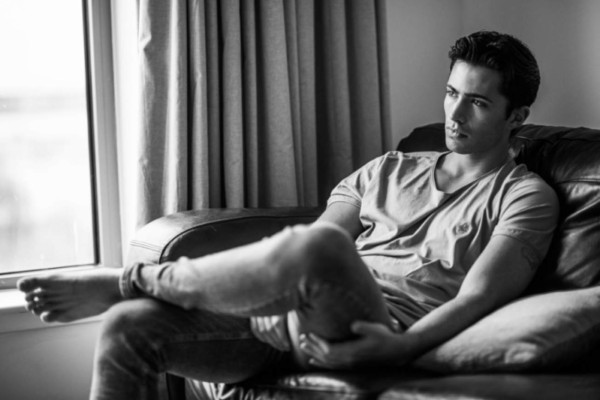 Buscó ser mesero y obtuvo contrato de modelo